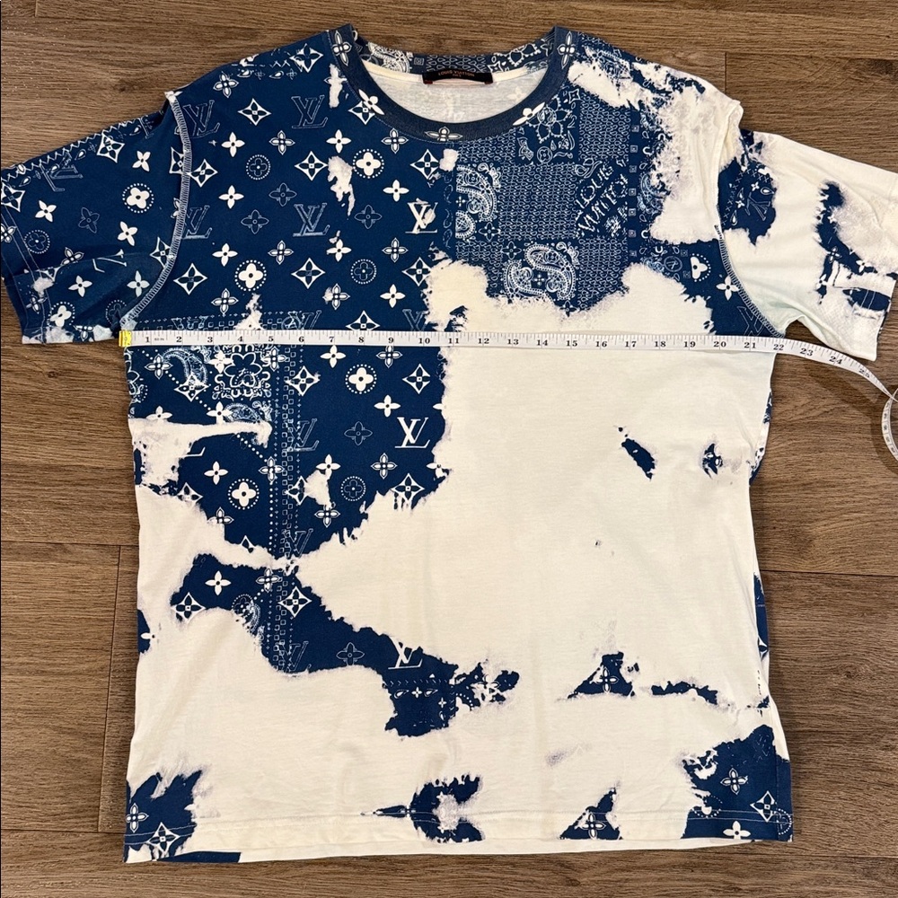 Louis Vuitton Navy and White Patterned Tee - Picture 10 of 12